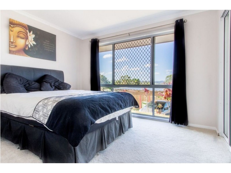 8 Kuter Court, Edens Landing QLD 4207
