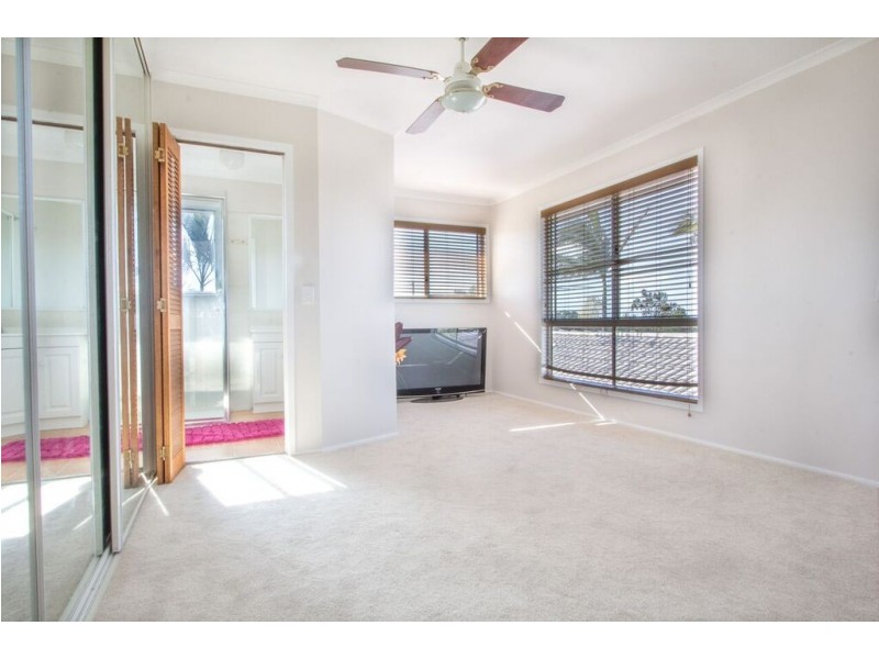 8 Kuter Court, Edens Landing QLD 4207