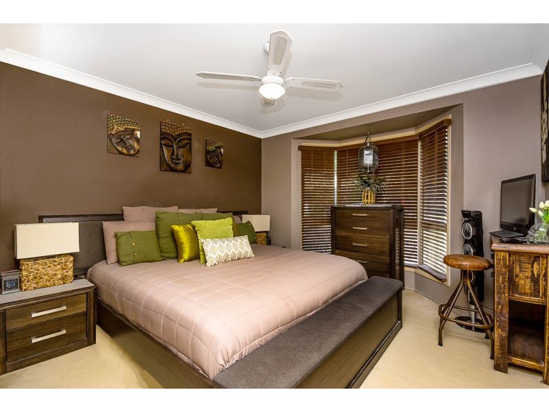 14 Duesbury Cres, Edens Landing QLD 4207