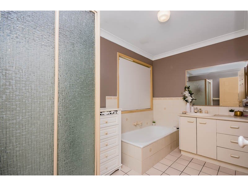 14 Duesbury Cres, Edens Landing QLD 4207