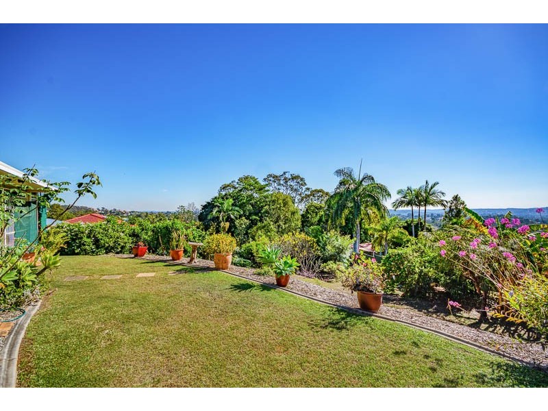 11 Kirkstall Street, Holmview QLD 4207