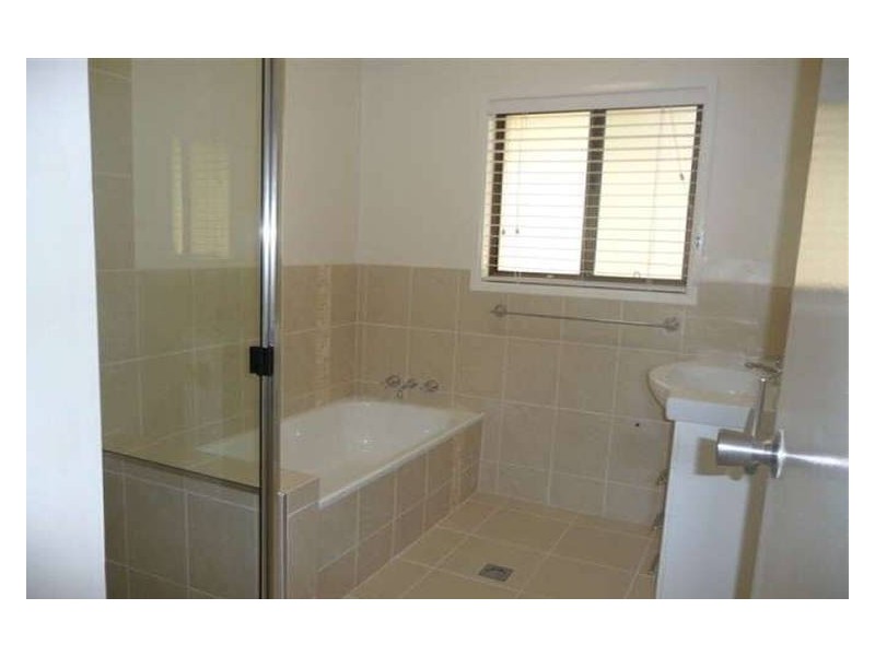 90 Lyndale St, Daisy Hill QLD 4127