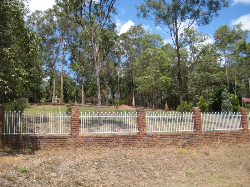 90 Plumbs Road, Tanah Merah QLD 4128