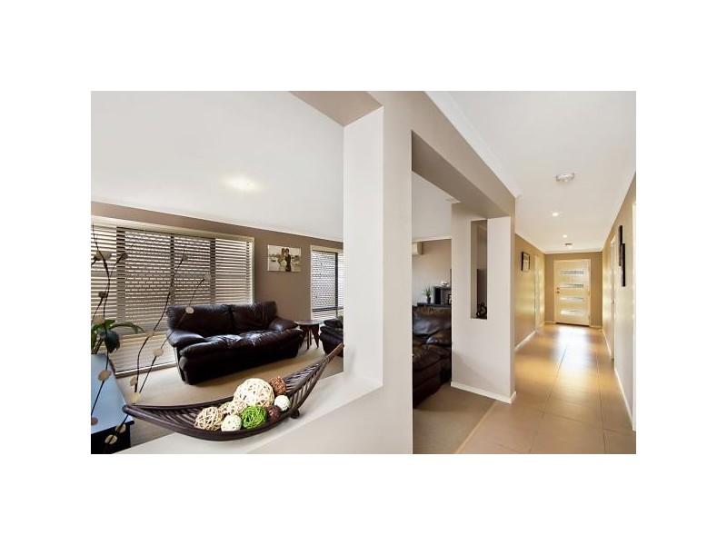 39 Mountain View Cres, Mount Warren Park QLD 4207