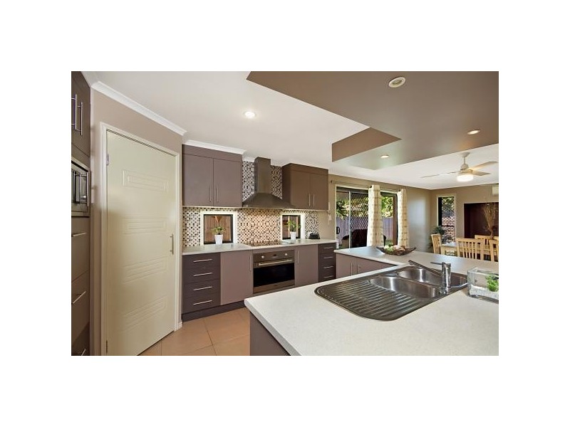 39 Mountain View Cres, Mount Warren Park QLD 4207