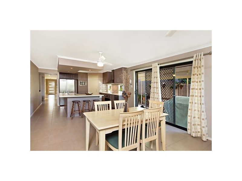 39 Mountain View Cres, Mount Warren Park QLD 4207