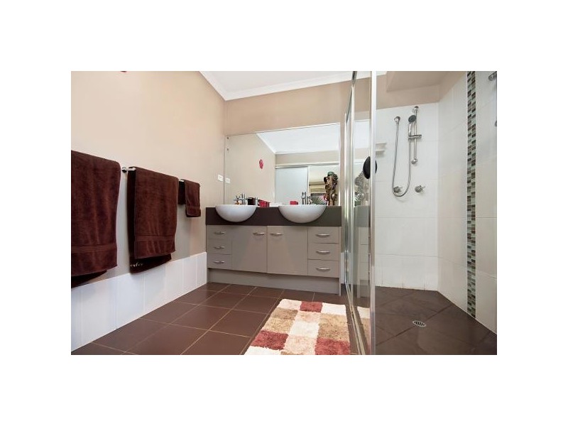 39 Mountain View Cres, Mount Warren Park QLD 4207