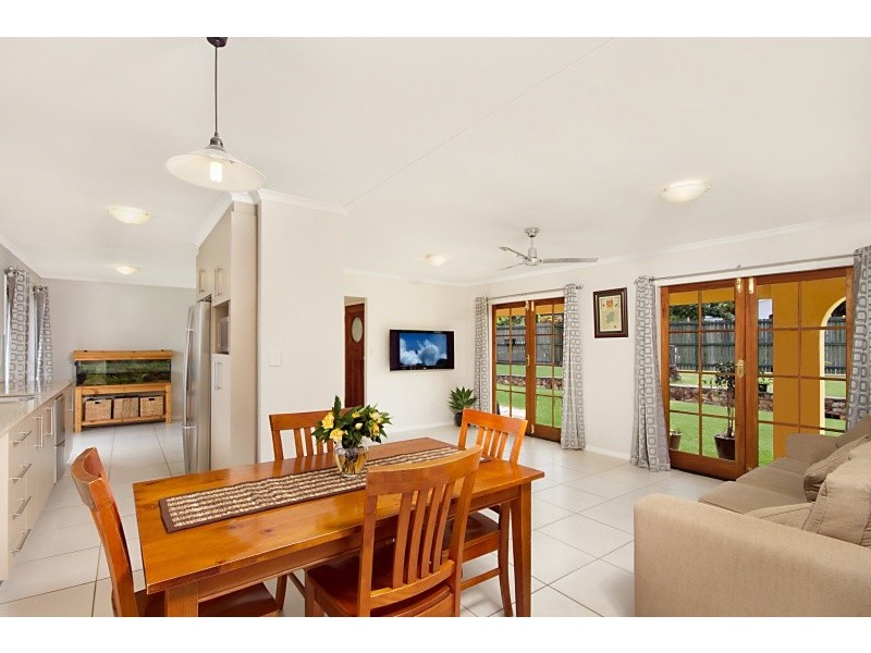 2 Whitfield Avenue, Springwood QLD 4127