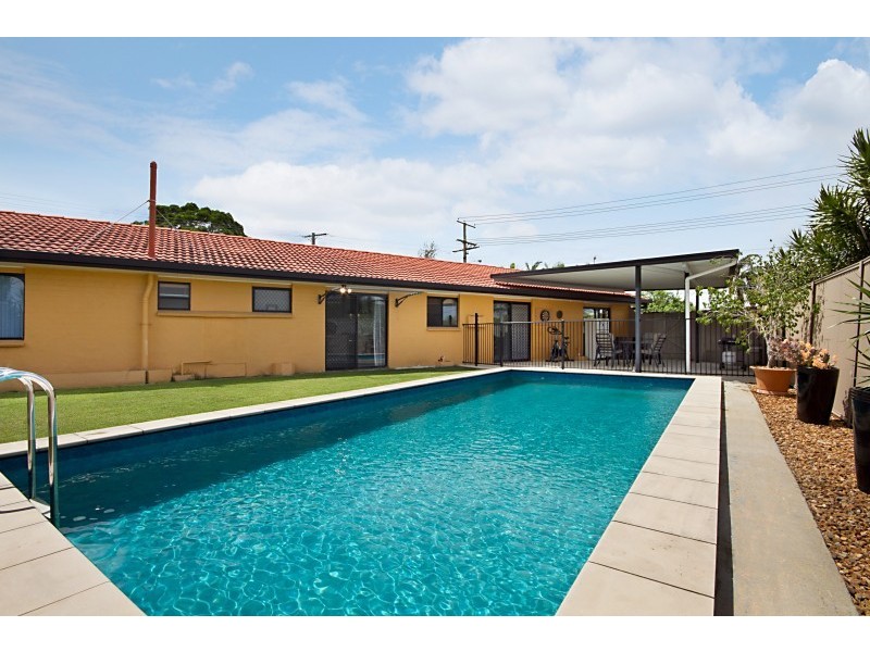 2 Whitfield Avenue, Springwood QLD 4127