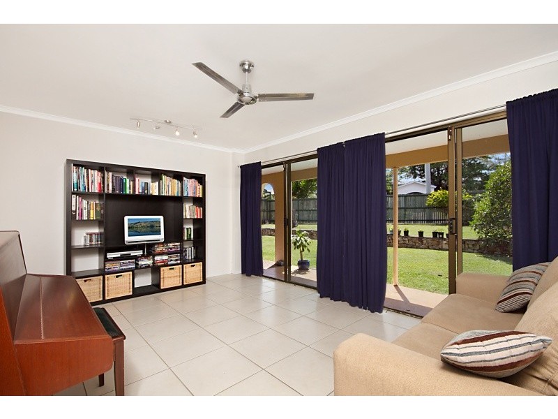 2 Whitfield Avenue, Springwood QLD 4127