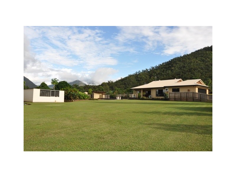 10  Burn Close, Gordonvale QLD 4865