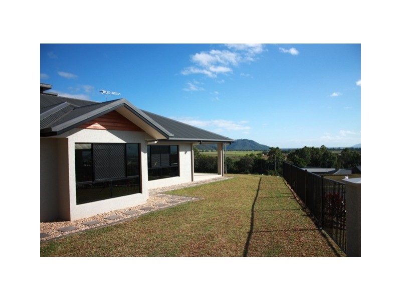 7 Pearce Close, Cairns QLD 4870