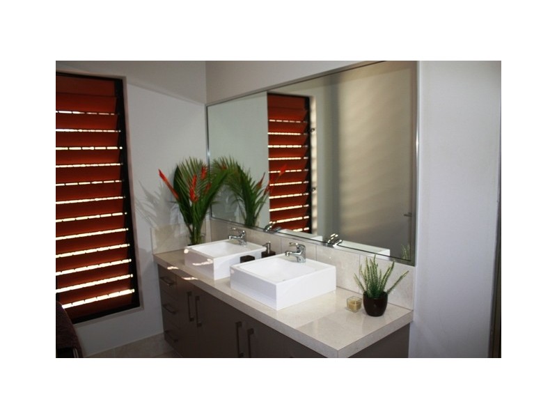 7 Pearce Close, Cairns QLD 4870