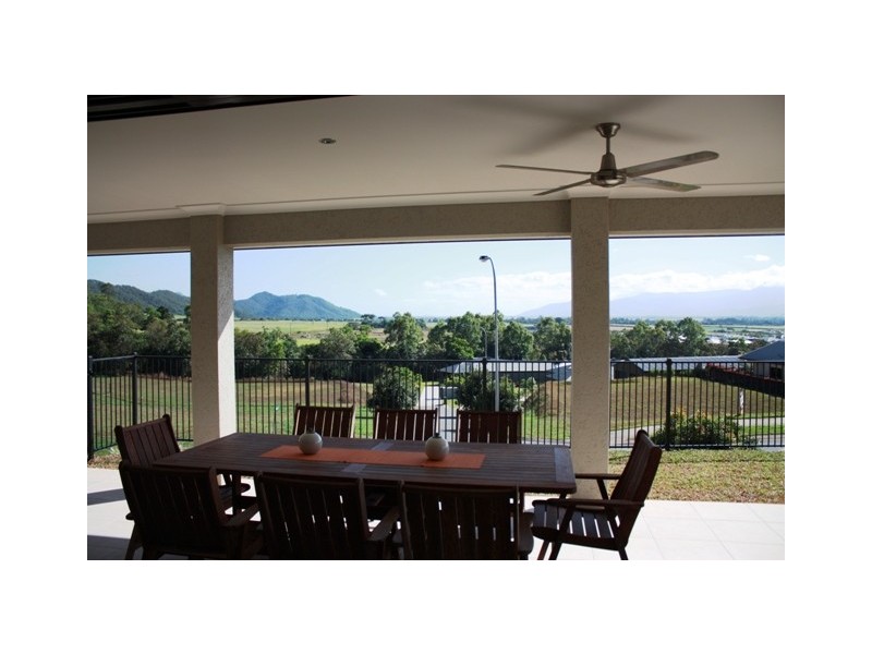 7 Pearce Close, Cairns QLD 4870