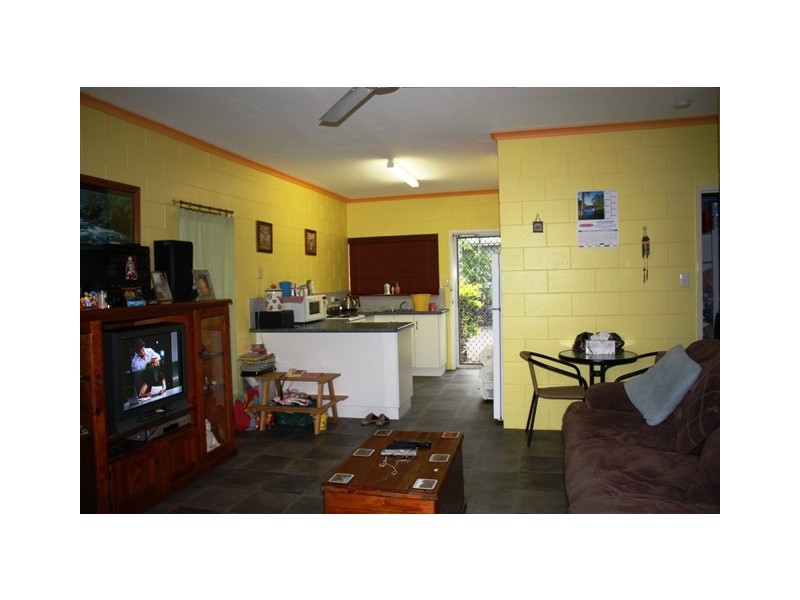 1 / 74  Swallow Street, Mooroobool QLD 4870