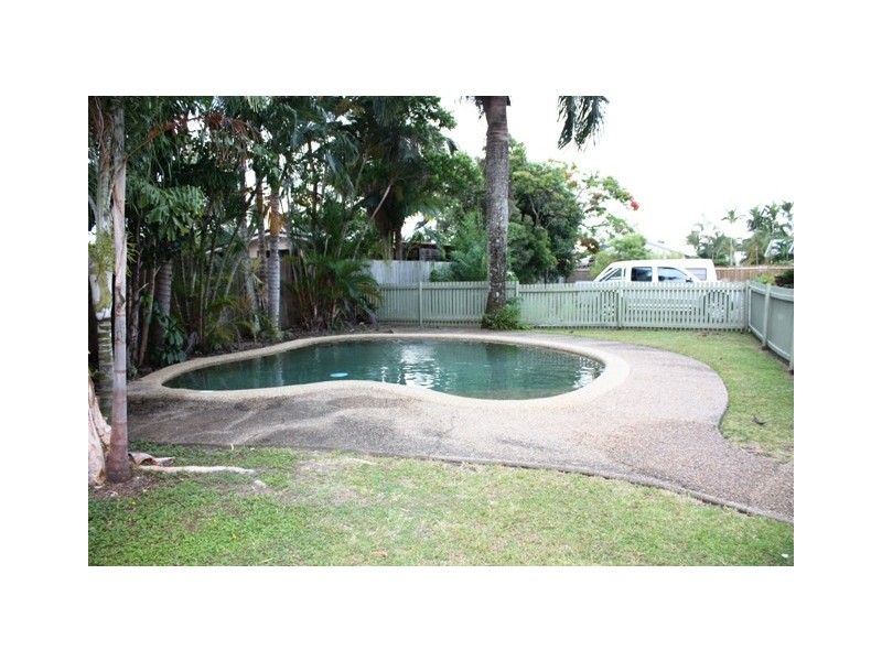 1 / 74  Swallow Street, Mooroobool QLD 4870