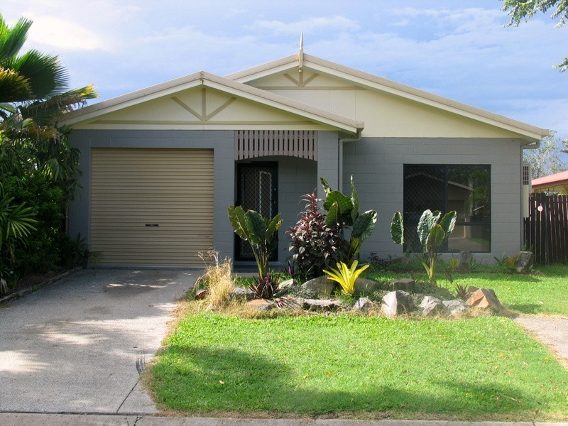 8 Ferngully St, White Rock QLD 4868