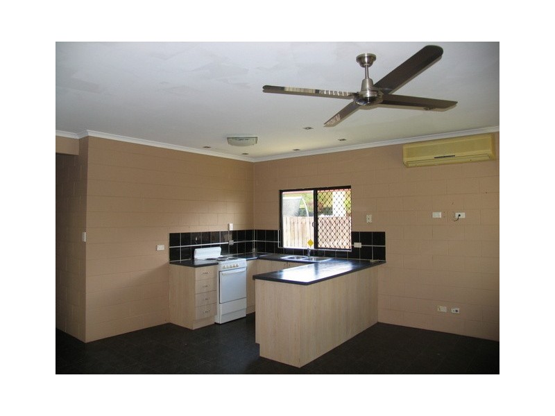 8 Ferngully St, White Rock QLD 4868