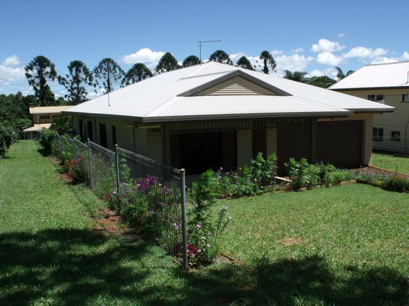 15 Monash Avenue, Malanda QLD 4885