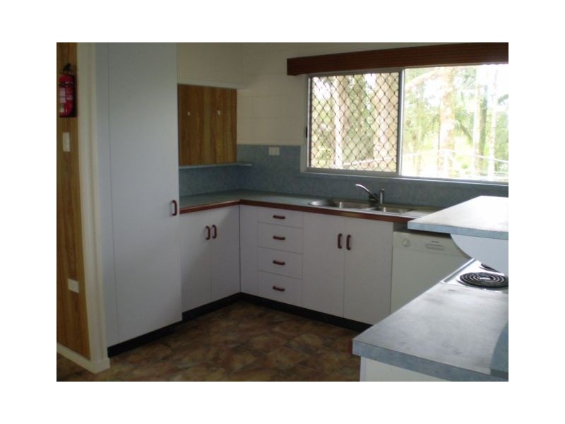 32 Wattle St, Millaa Millaa QLD 4886