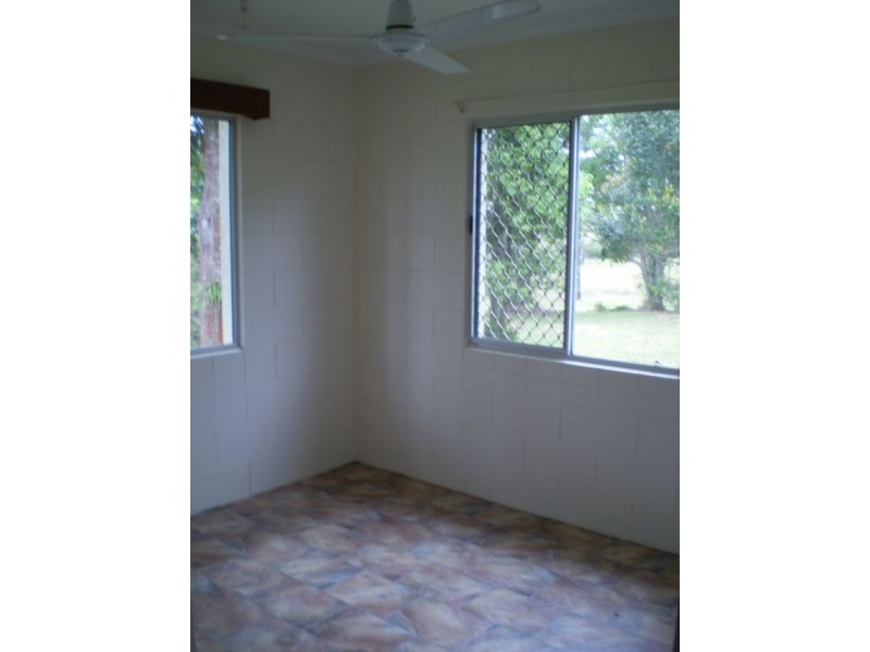 32 Wattle St, Millaa Millaa QLD 4886