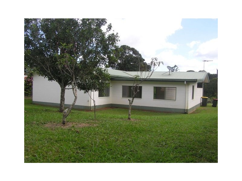 24 Patrick St, Malanda QLD 4885