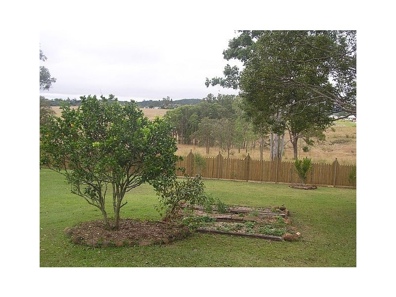 8 Oak St, Yungaburra QLD 4884