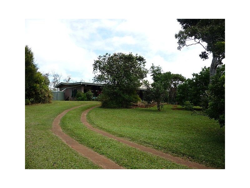 27 Imrie Close,  Lake Eacham, Malanda QLD 4885