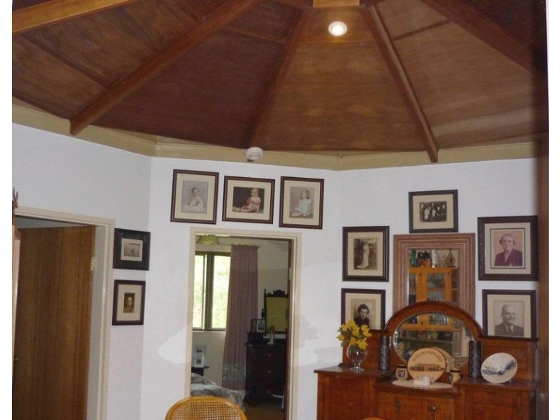 27 Imrie Close,  Lake Eacham, Malanda QLD 4885