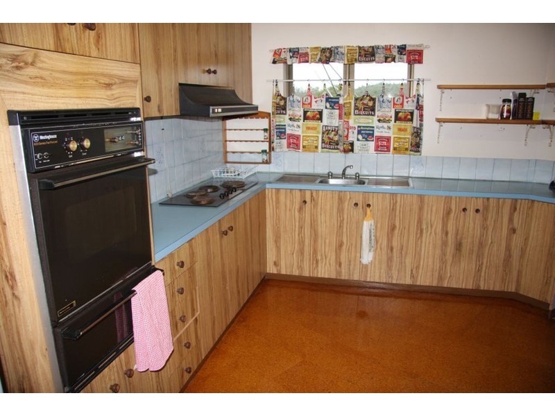 27 Imrie Close,  Lake Eacham, Malanda QLD 4885