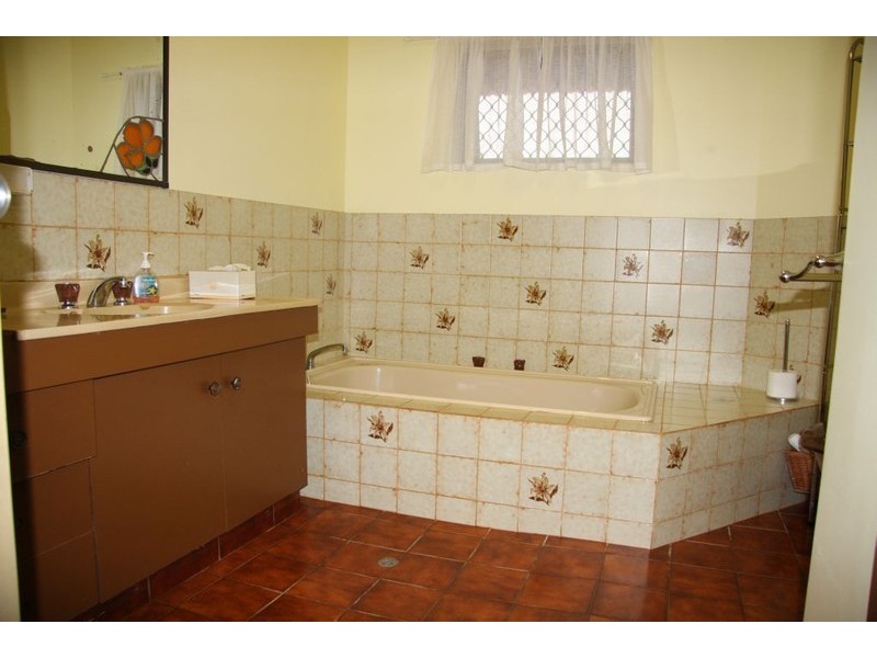 27 Imrie Close,  Lake Eacham, Malanda QLD 4885