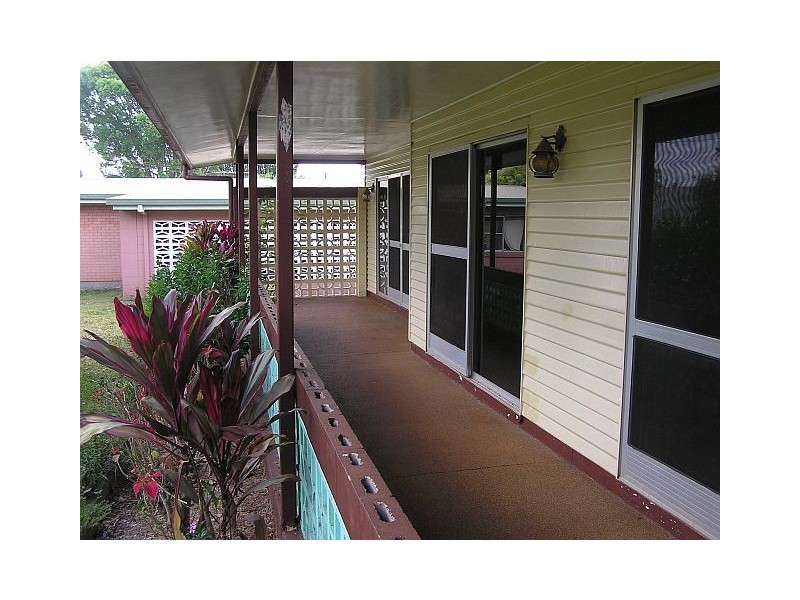 22 Downing St, Malanda QLD 4885