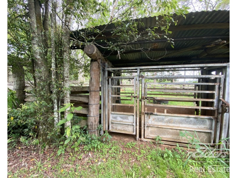 69 Lawrence Road, East Barron QLD 4883
