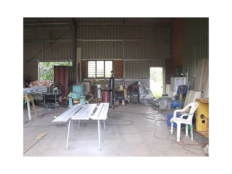 4 PIONEER AVE, Malanda QLD 4885