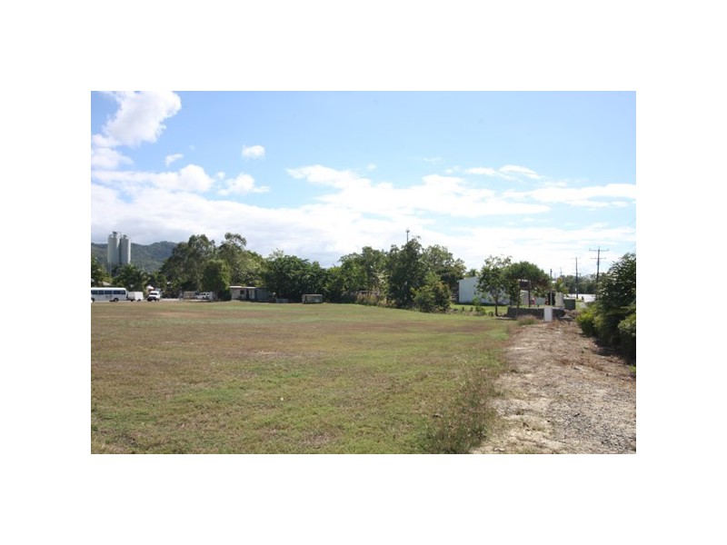 17-19 Teamsters Close (Craiglie), Port Douglas QLD 4877