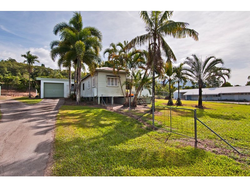 57 Pringle St, Mossman QLD 4873