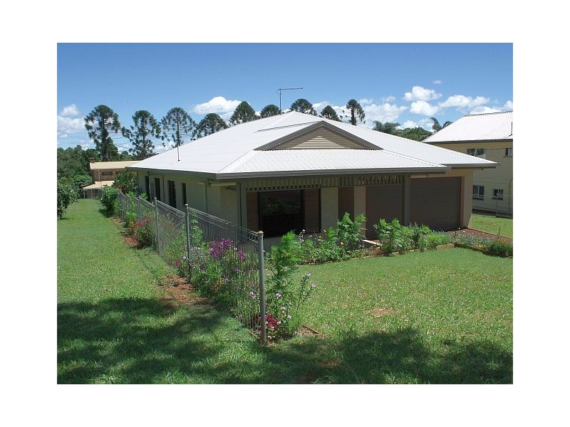 15 Monash Avenue, Malanda QLD 4885
