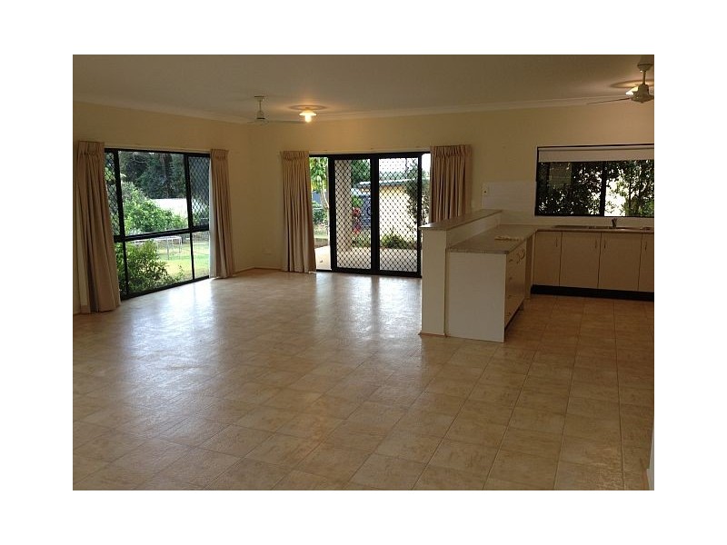 15 Monash Avenue, Malanda QLD 4885