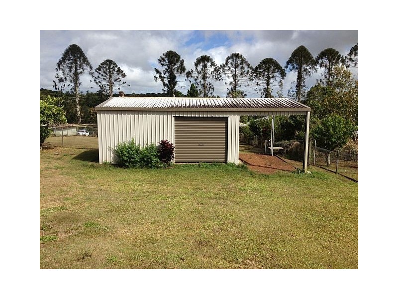 15 Monash Avenue, Malanda QLD 4885