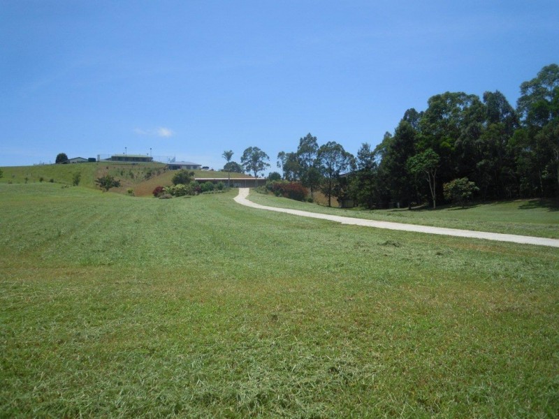 3 Andrews Road, Tinaroo QLD 4872