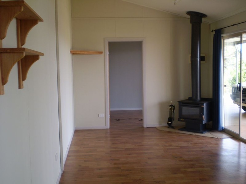 3 Andrews Road, Tinaroo QLD 4872