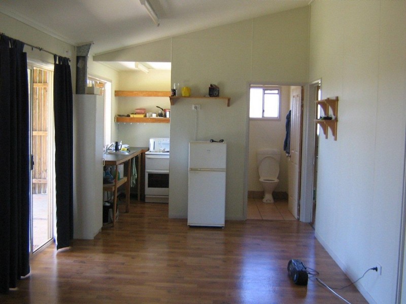 3 Andrews Road, Tinaroo QLD 4872