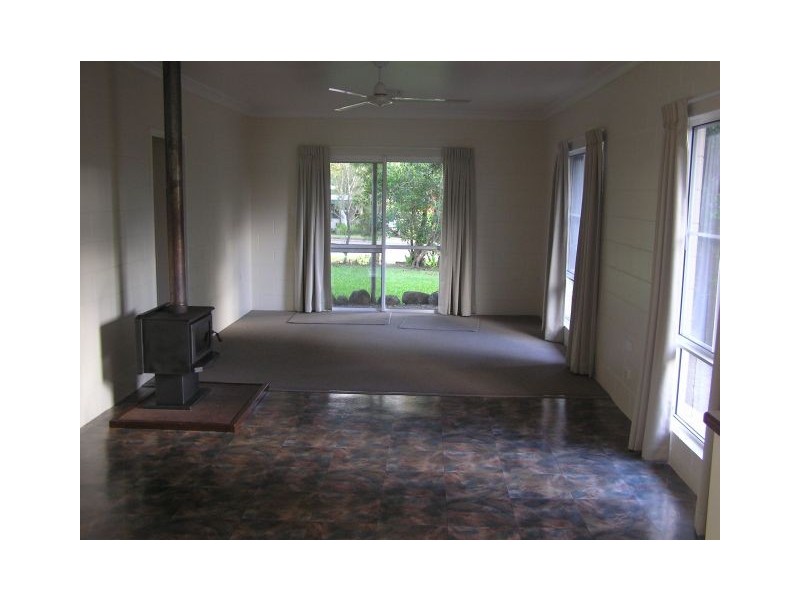 2/4 Kevin Street, Malanda QLD 4885