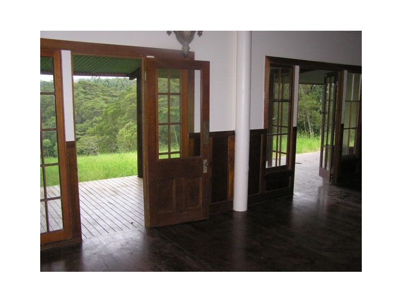 217 Winfield Rd, Lake Eacham QLD 4884