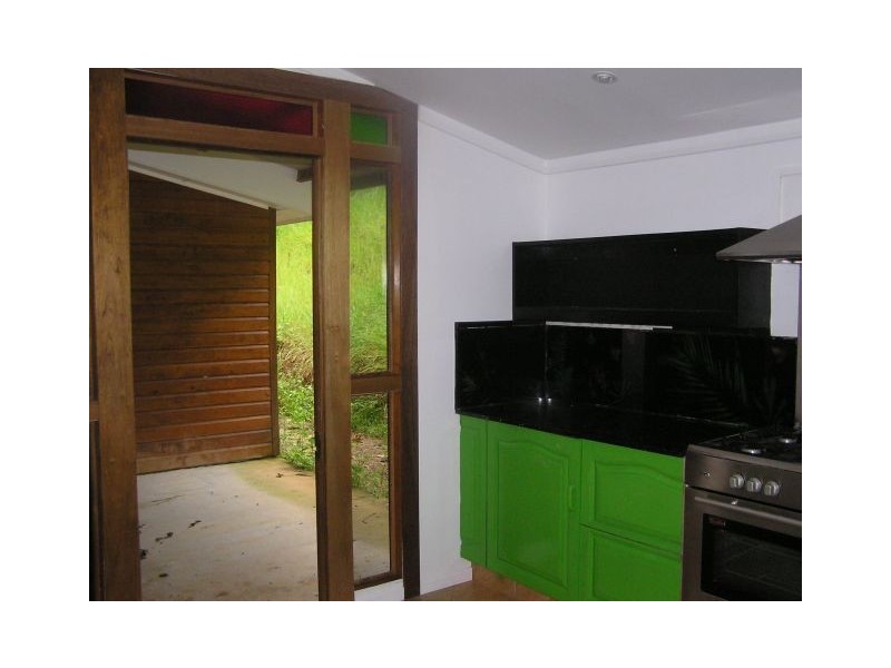 217 Winfield Rd, Lake Eacham QLD 4884