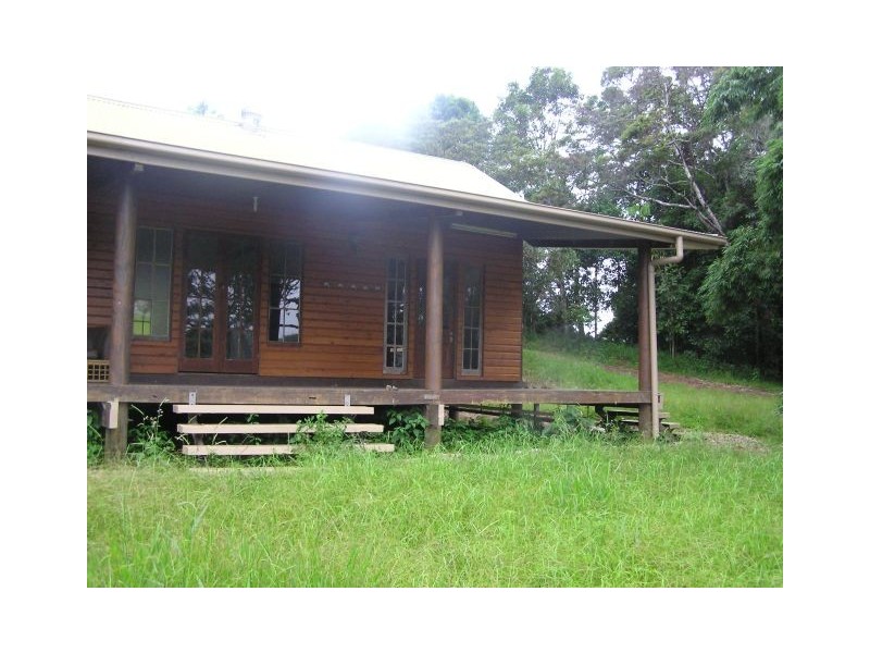 217 Winfield Rd, Lake Eacham QLD 4884