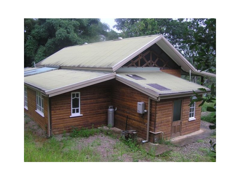 217 Winfield Rd, Lake Eacham QLD 4884