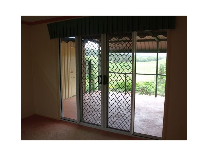 4 Jacaranda Drive, Lakeside, Yungaburra QLD 4884