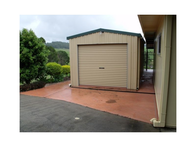 4 Jacaranda Drive, Lakeside, Yungaburra QLD 4884