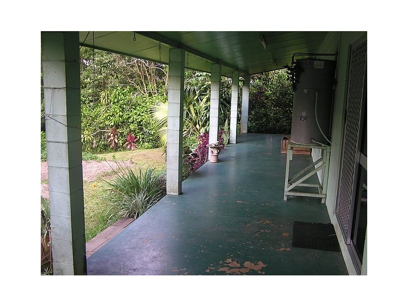 30 Pine St, Millaa Millaa QLD 4886